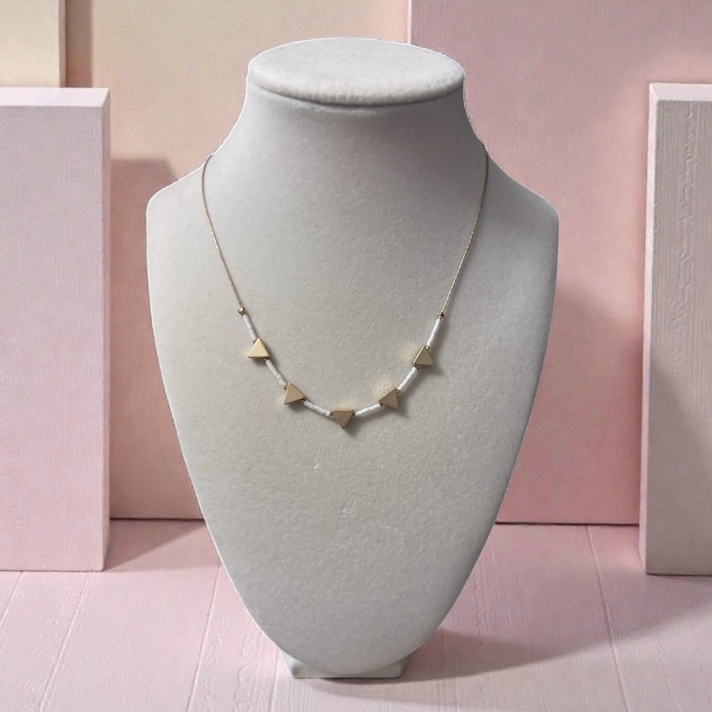 Elegant Gold Tone Necklace With White Beads